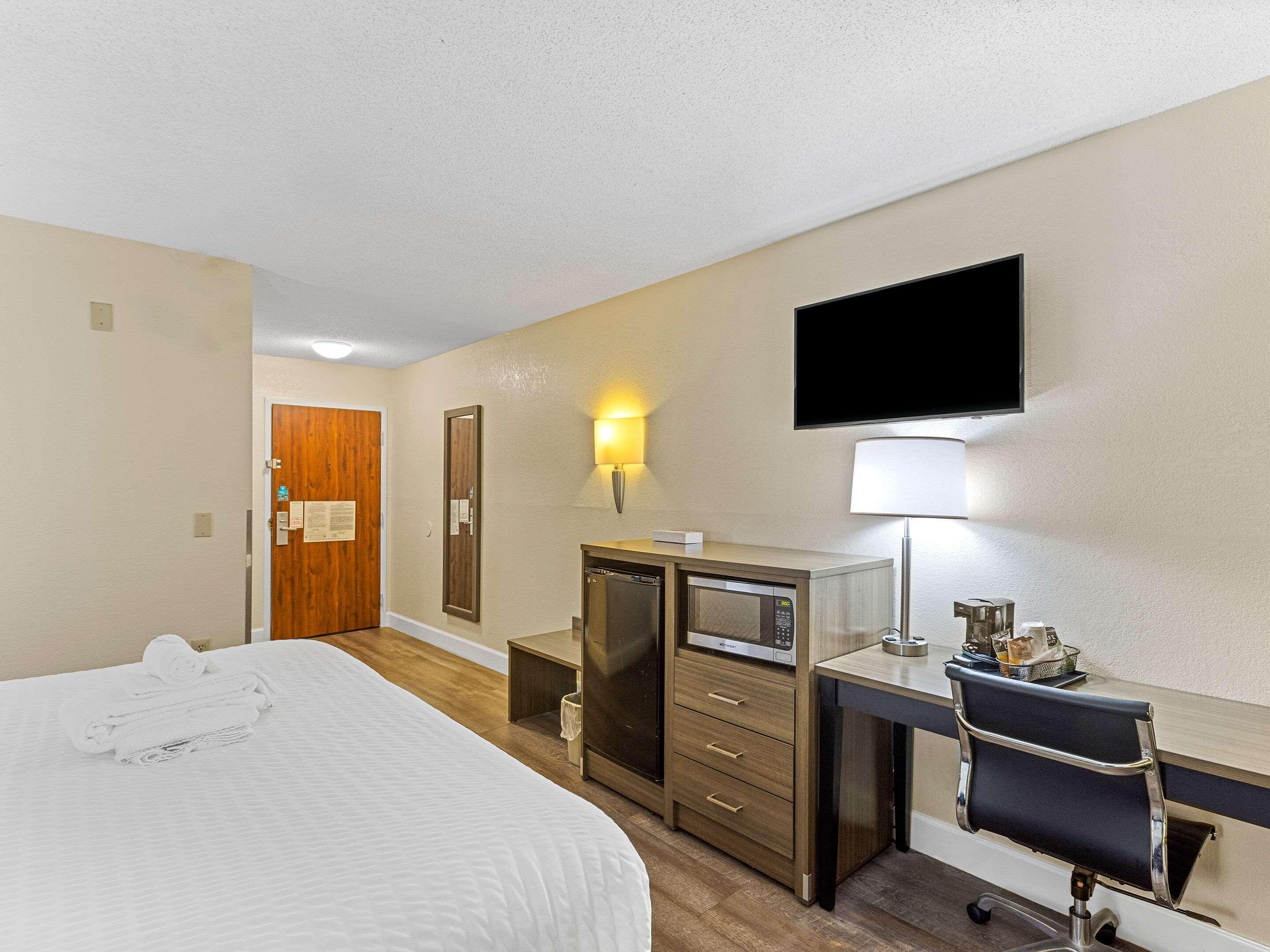 Clarion Pointe Savannah Gateway I-95 Exterior photo