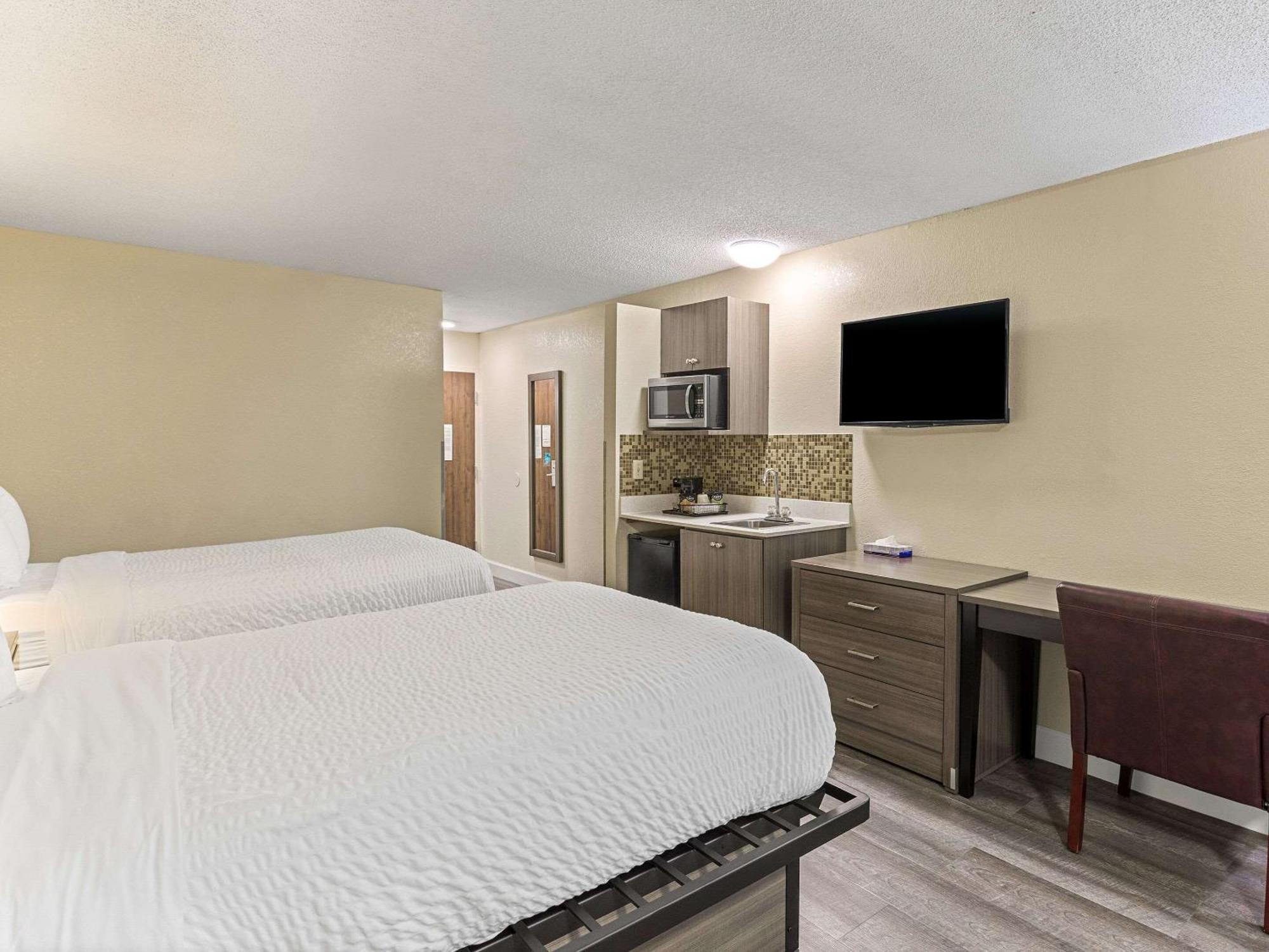 Clarion Pointe Savannah Gateway I-95 Exterior photo